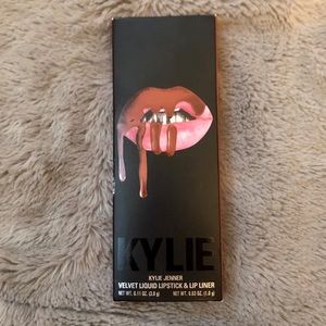 Kylie Lip Kit in shade Dazzle